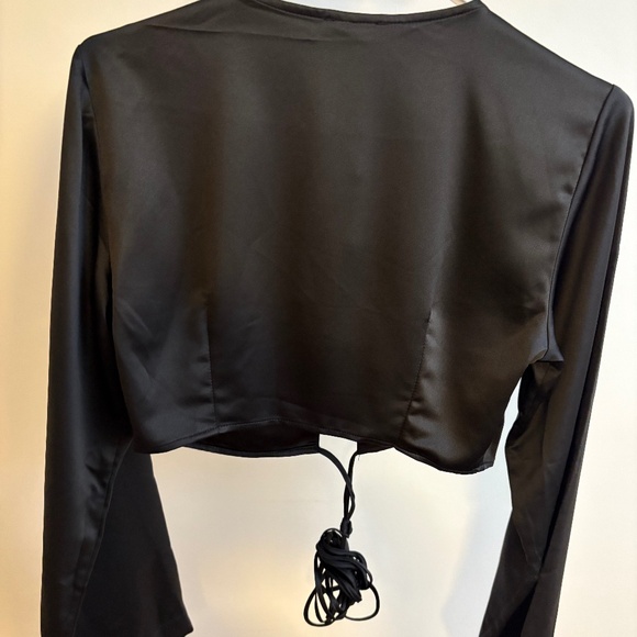 Dynamite Open Front Satin Crop Blouse - S - Picture 5 of 6